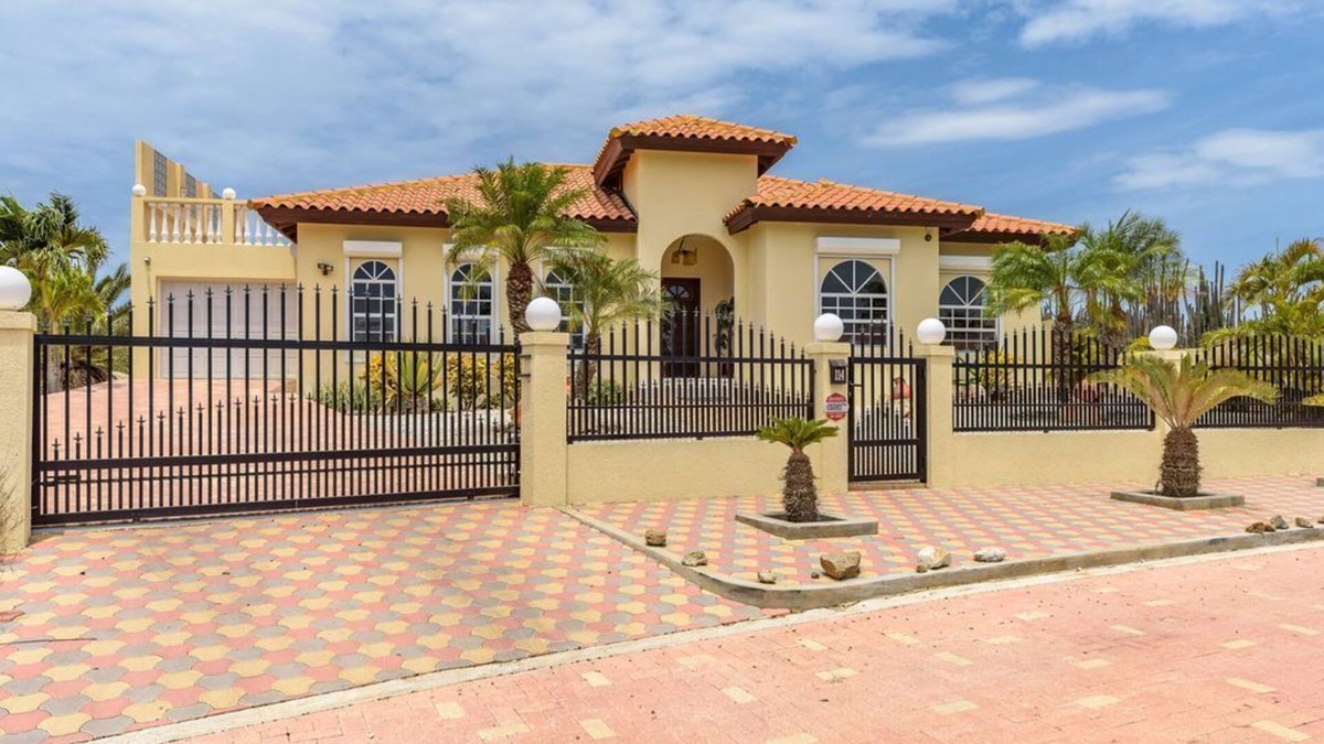 Opal House | Vila with private pool, a view of the ocean and the island - sunset and sunrise