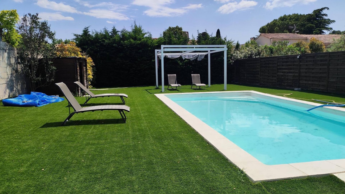 Saint-Saturnin-les-Avignon Villa | Villa Provençale