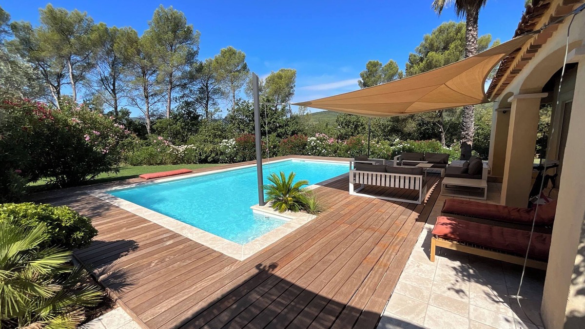 Cuers House | Villa à 25 Minutes de la mer Avec Piscine Dans un Grand Jardin Arboré
