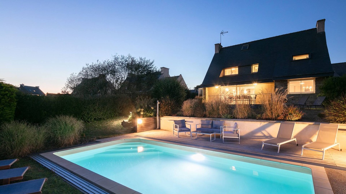 Clohars-Carnoet Villa | VILLA * 10-12 PERS SECURE HEATED SWIMMING POOL SEASIDE BEACH 30 M AWAY