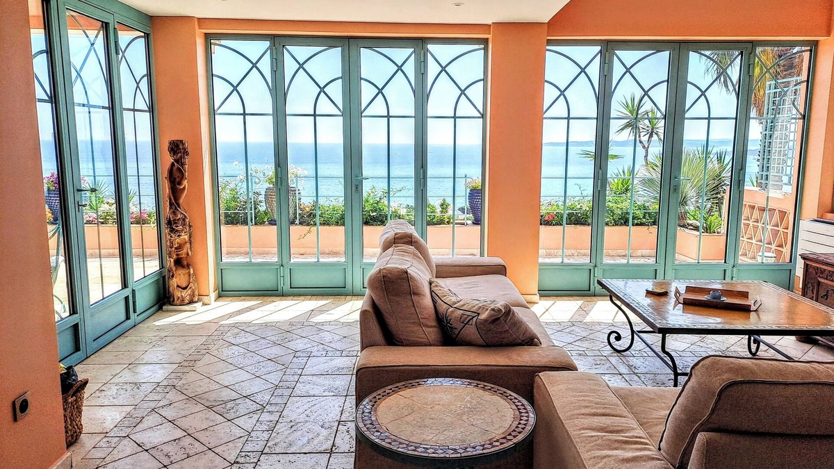 Plage de la Garonnette Villa | Villa 10 people, pool, sea view, beach on foot