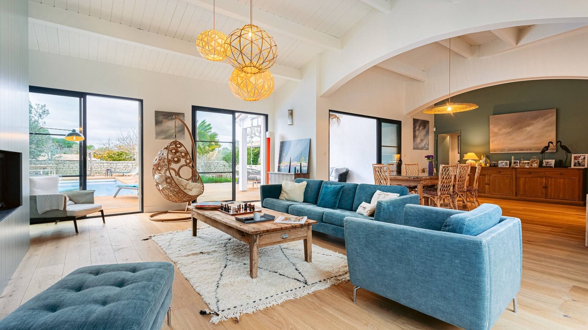 Sainte-Marie-de-Re Villa | Villa, 10 pers, in the heart of the village in a quiet street, heated swimming pool in summer