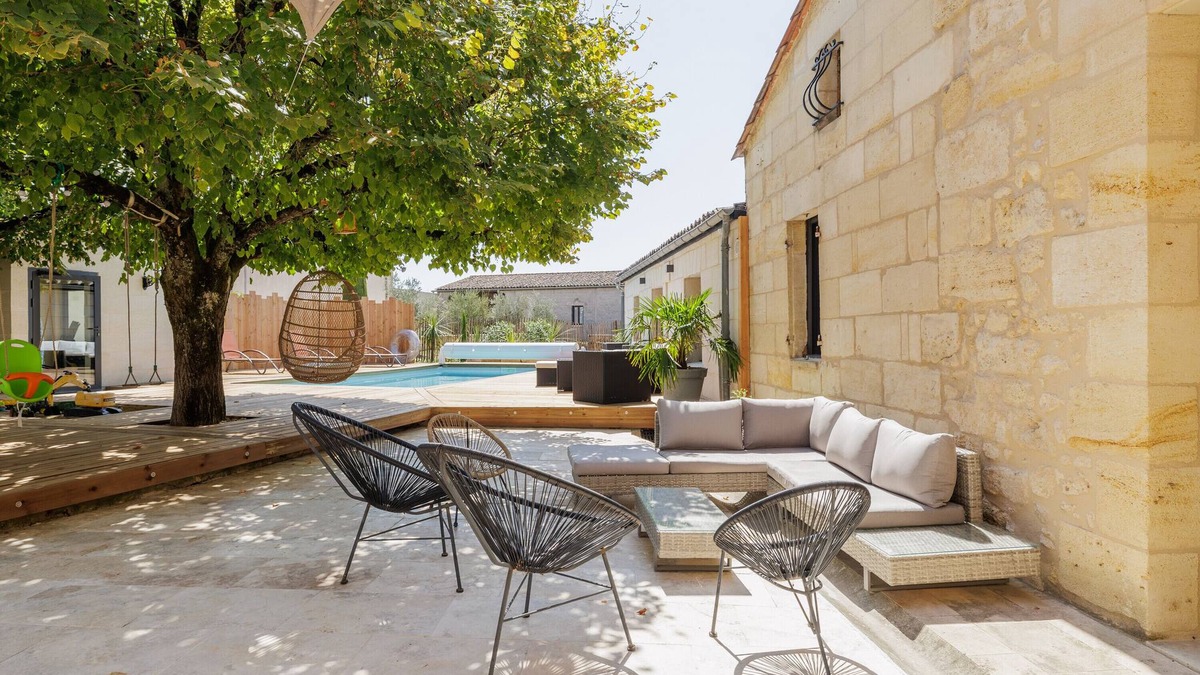 Montagne Villa | Villa '10 Personnes' with Private Pool, Wi-Fi and Air Conditioning