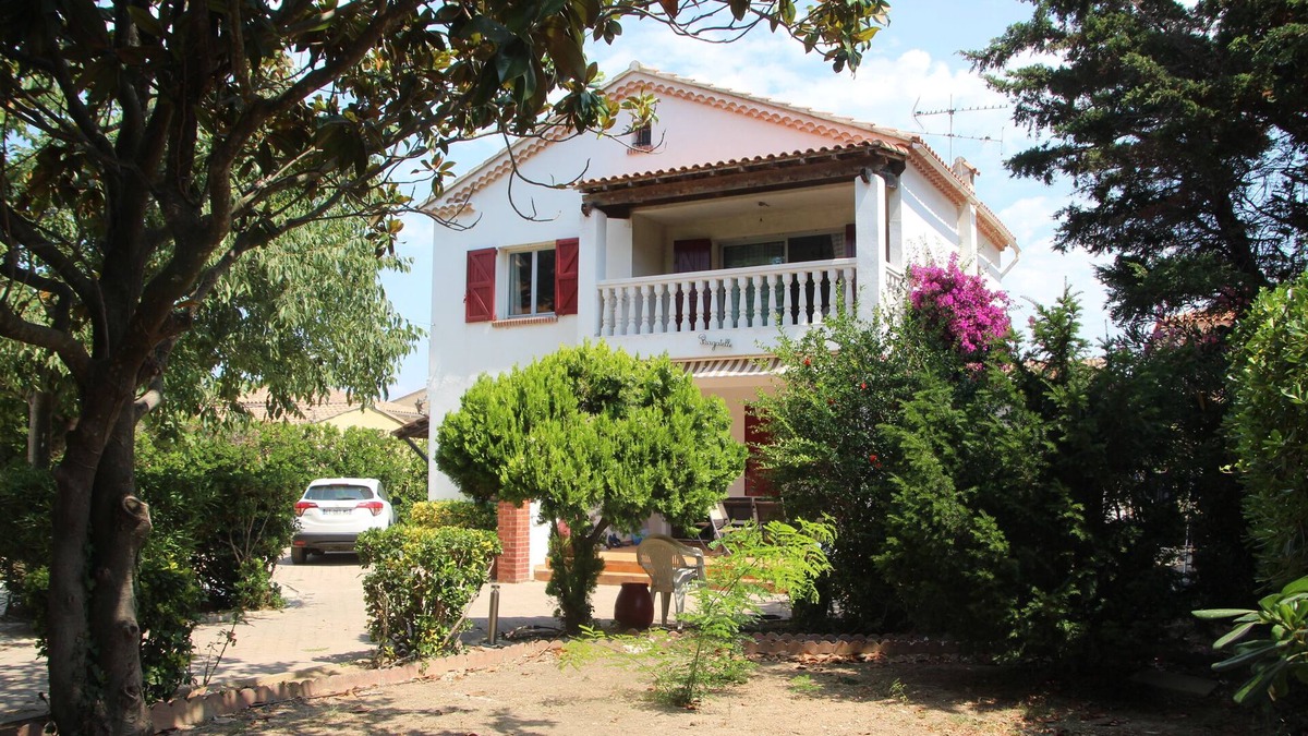 Le Brusc Villa | Villa 100 metres from Port du Brusc, the beach and shops