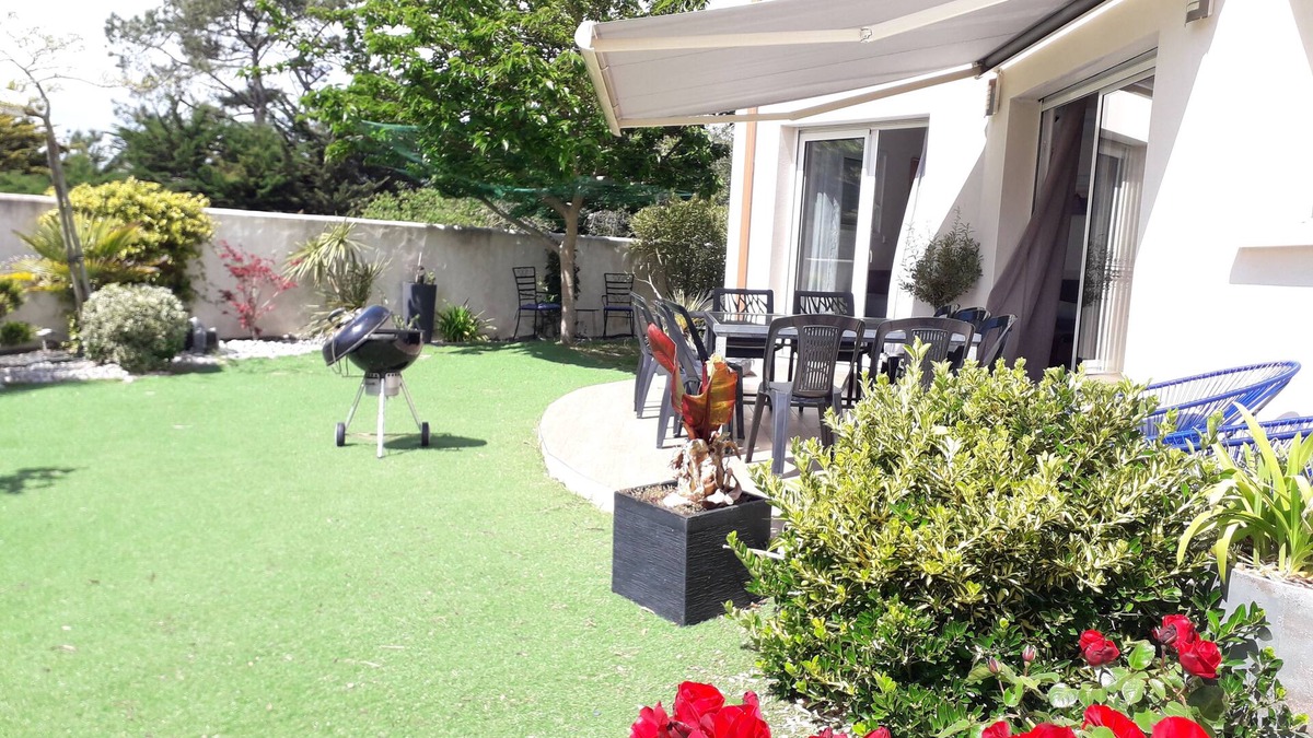 Bretignolles-sur-Mer Villa | Villa 12 pers : 6 bedrooms, 3 bathrooms, 3wc/200m from the beach of La Sauzaie