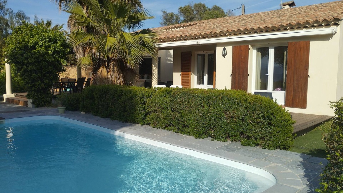 Giens Villa | Villa 130 m2, pool and terrace, facing the sea, on 1300m2 of wooded grounds.
