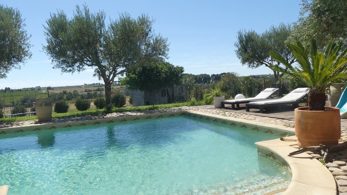 Servian Villa | Villa 140 m2, not overlooked, countryside views.