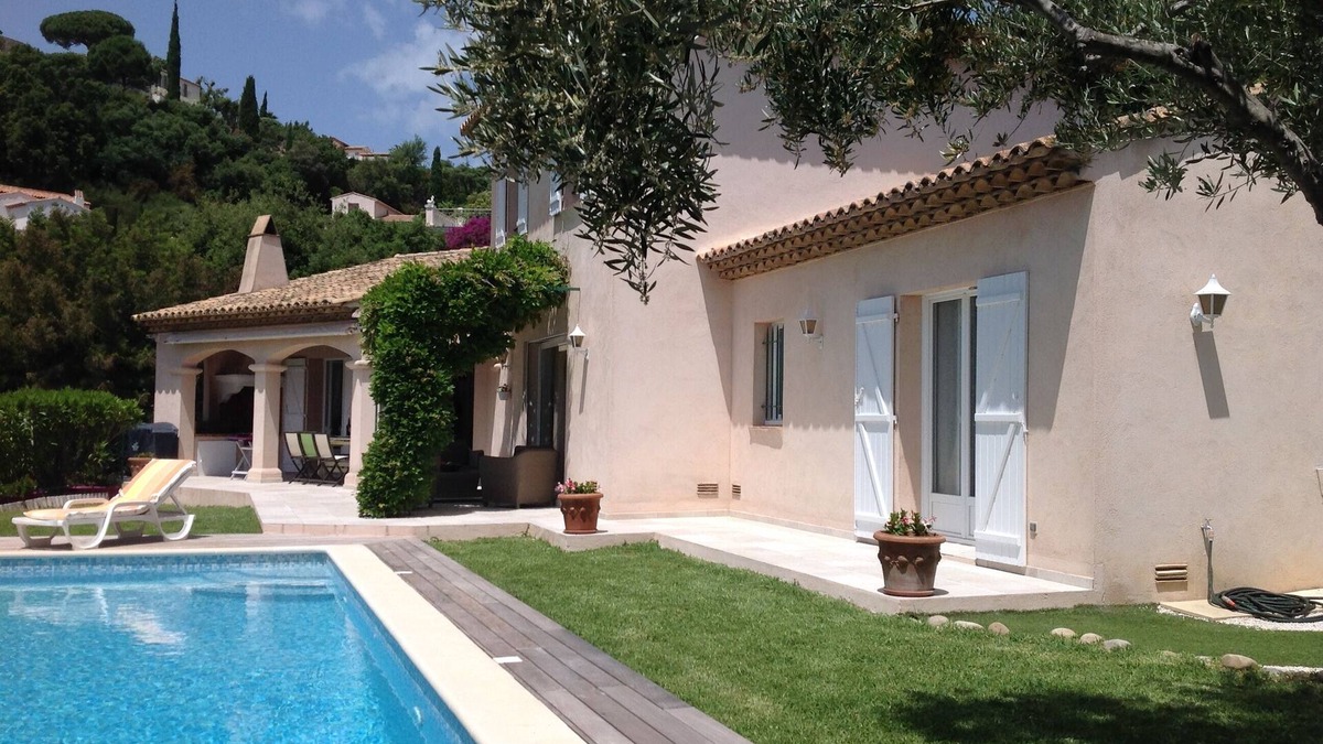La Nartelle Villa | Villa 150m2 with pool and garden. Magnificent sea and hills. near the beach