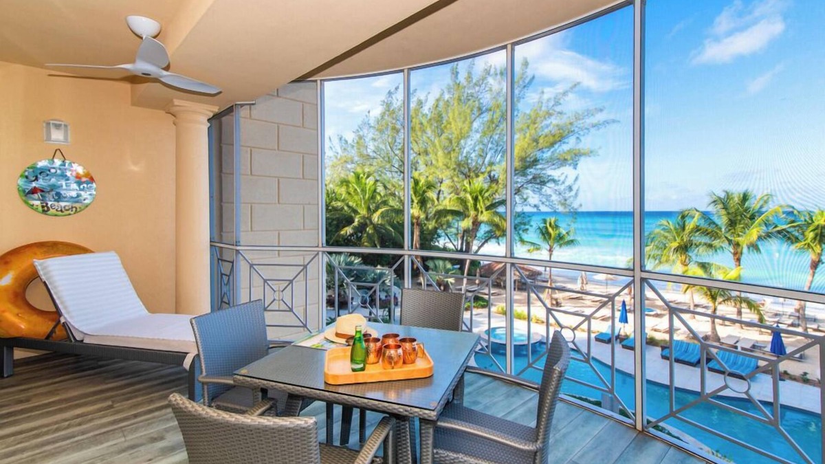 Seven Mile Beach Villa | Villa 17, Third floor, 3 bedroom, 3 bathroom, oceanfront, fully equipped.