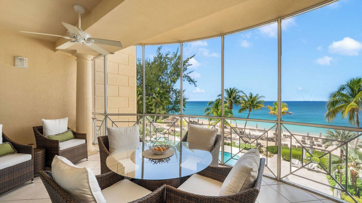 Seven Mile Beach Villa | Villa 18, Third floor 3 bedroom, 3 bathroom, oceanfront, fully equipped.