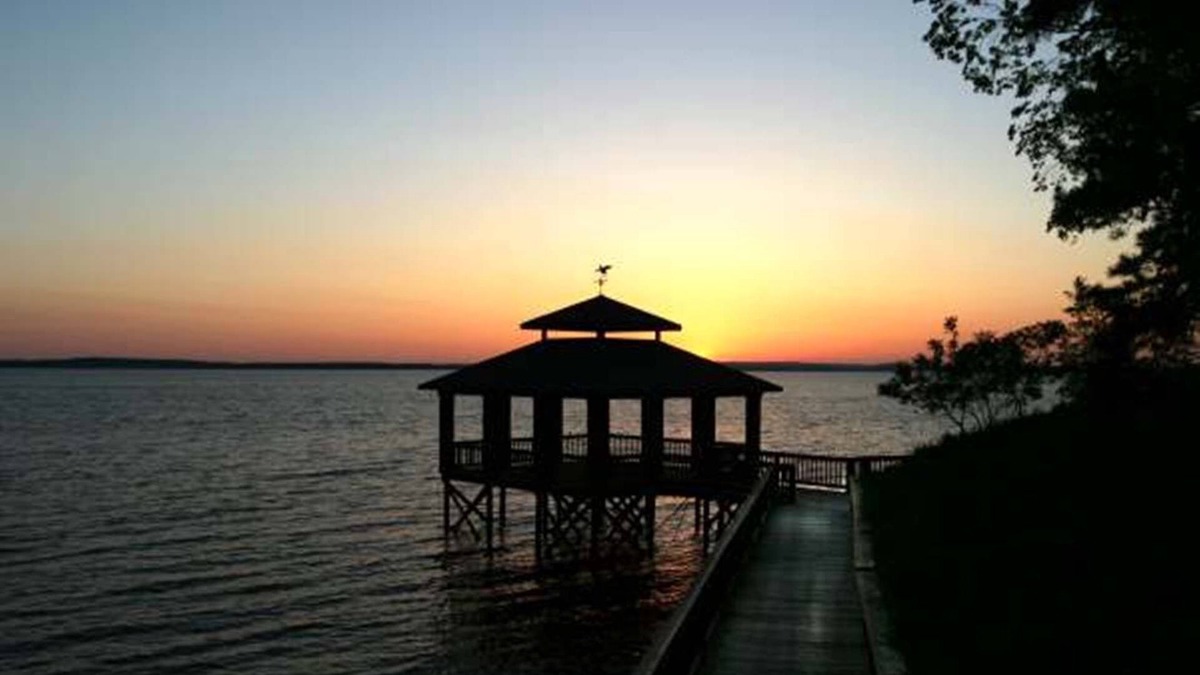 Negreet Villa | Villa 2@Bailey Bluff*4 bedrooms*4.5 bathrooms*Swimming Pool*Large Deck Lakeside