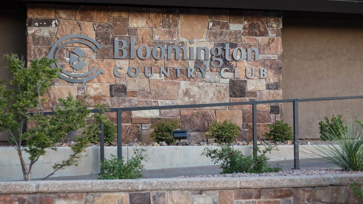 Bloomington Condo | Villa 20 - Dog Friendly Upper Level -8 Bikes Included