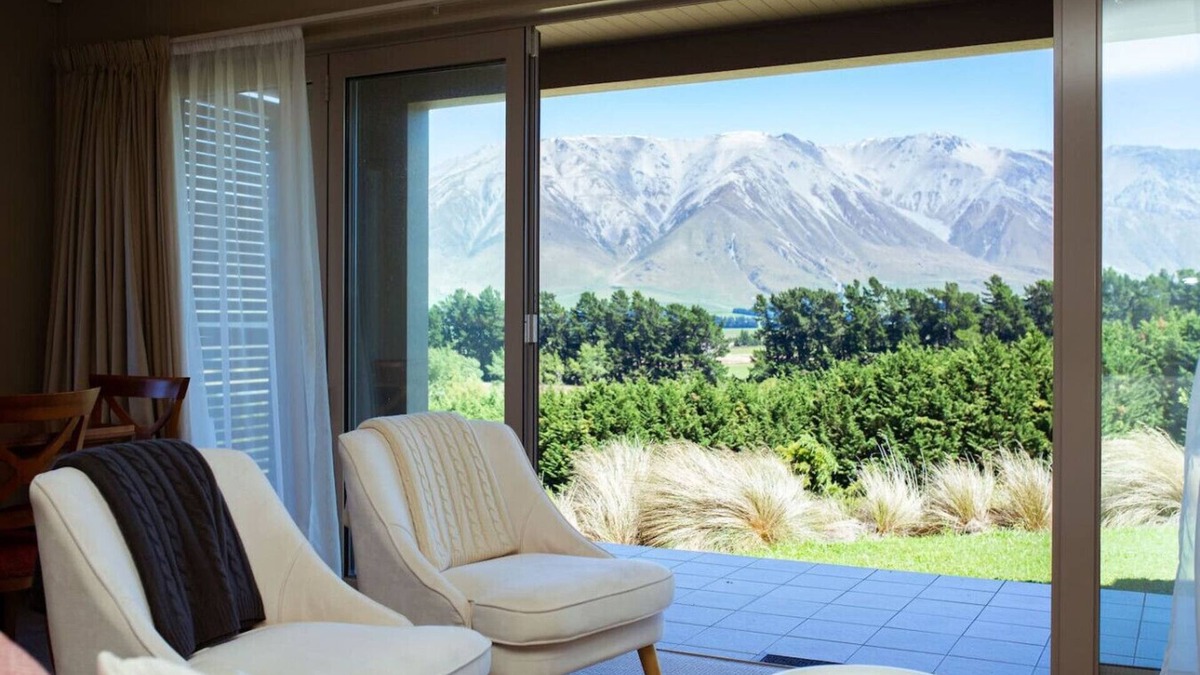Windwhistle Apartment | Villa 206 Front Row Golf Views, Terrace Downs