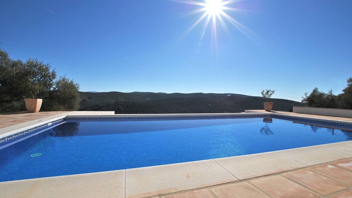 Iznajar Villa | Villa 230m2, 4 modern bathrooms, swimming pool, 80km view, 3 terraces, heating. central