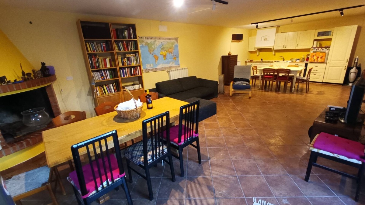 Moscufo Bed & Breakfast | Villa 3 bedrooms two bathrooms large living room with Full-optional kitchen and BBQ