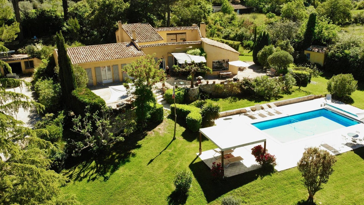 Est Villa | Villa 300m2 4km from Aix, 4 bedrooms, 3 bathrooms, quiet and countryside Heated pool