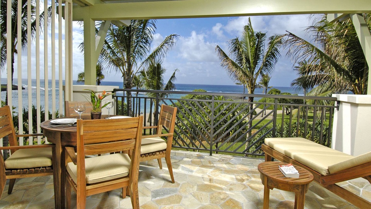 Kahuku Apartment | Villa 302: King bed! Penthouse Level Ocean View Turtle Bay