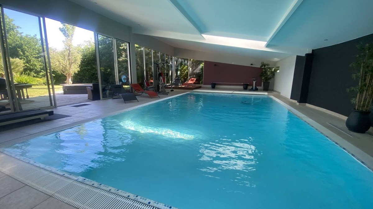 Saint-Renan Villa | Villa 350m2 Piscine Intérieure Chauffée, Spa, Fitness, 10min mer