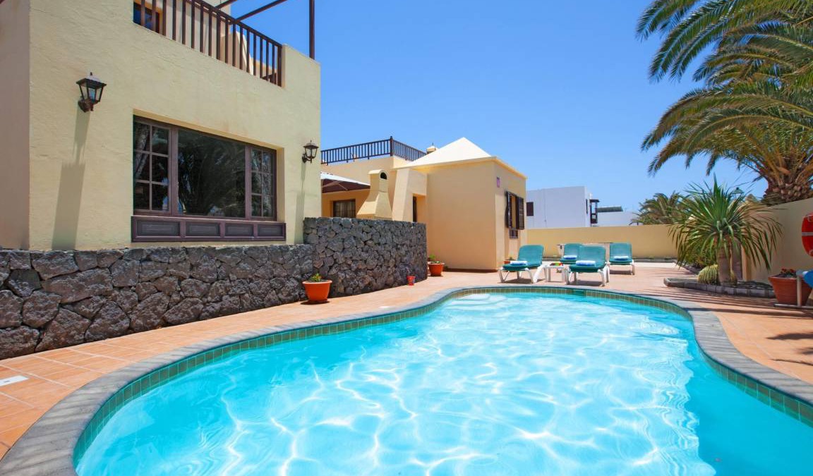 Costa Teguise Villa | Villa ∙ 4 bedrooms ∙ 10 guests