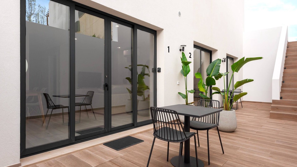 Gambelas Apartment | Villa 41 - Private Studios Faro Airport, Beach & City Center
