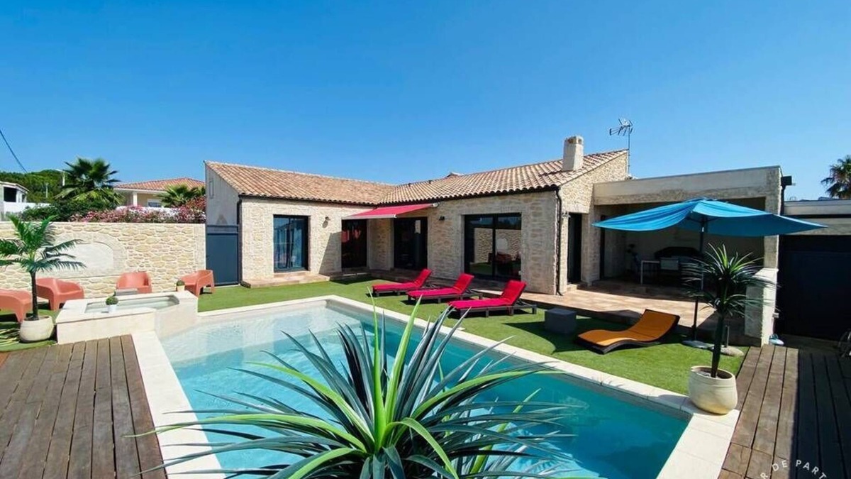 Bessan Villa | Villa 4P with jacuzzi pool close to the sea