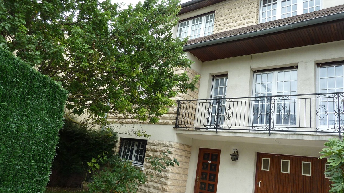 Le Kremlin-Bicetre House | Villa 5* Paris Porte d'Italie,5BR, 4BA W A/C Garden, 2 Parkings