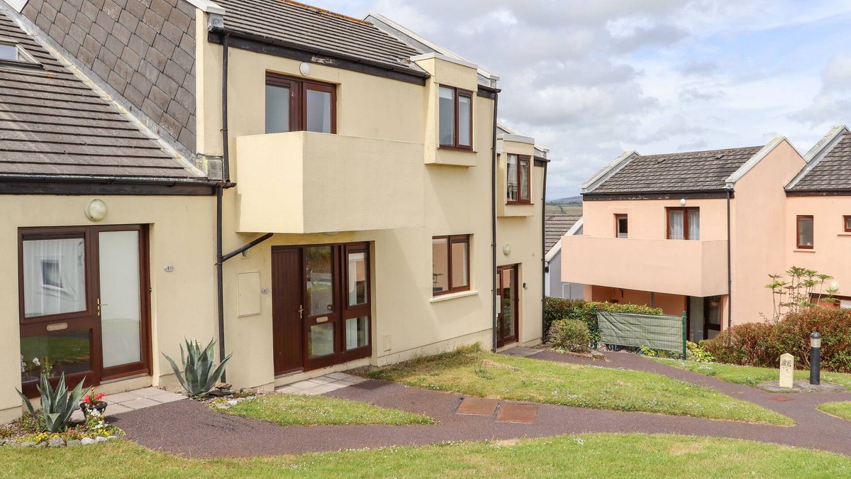 Youghal House | VILLA 52, family friendly, with a garden in Youghal, County Cork