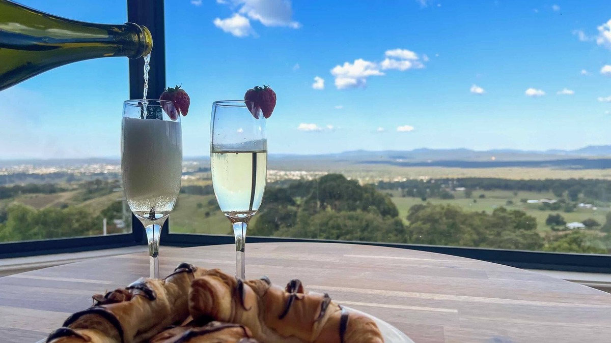 Mount View Villa | Villa 6 @ Bimbadeen Estate - Spa studio for 2 - Amazing views at every turn
