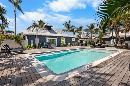 Holmes Beach Villa | Villa #7 AMI Lime Fish