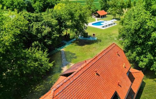 Sisak Villa | Villa 77 by Villas Guide