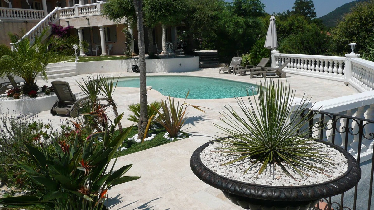 Les Restanques Villa | Villa 800m sea view from the beach near St Tropez
