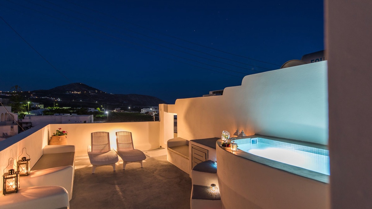 Megalochori Villa | Villa Aegeon Grande with Hot Tub