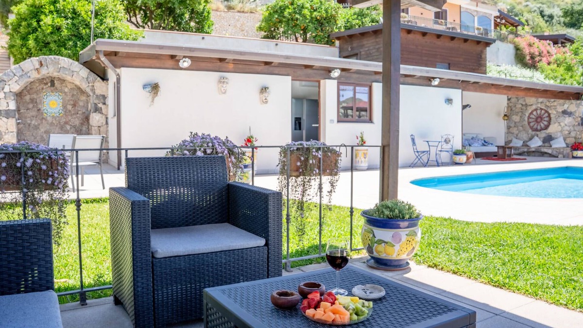 Gaggi Apartment | Villa Agave - Room & Pool