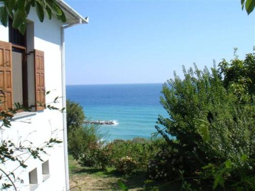 Agios Ioannis House | Villa Aggeliki- Mountain Meets the Sea