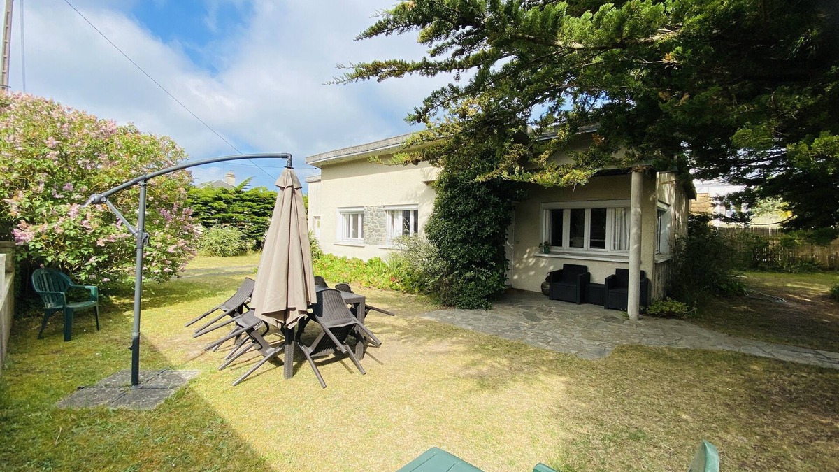 Agon-Coutainville House | VILLA AGON COUTAINVILLE, independent, 200 meters from the sea, WIFI
