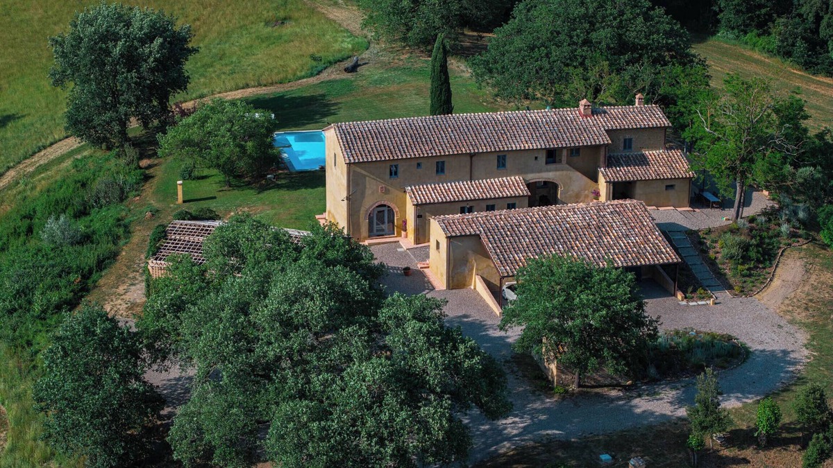 Buonconvento Villa | Villa Aiale – Tuscany Villa with Pool for 12-14 Guests, Comfort & Privacy