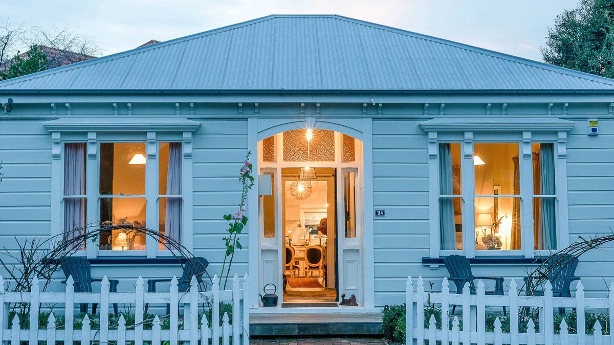 Akaroa Cottage | Villa Akaroa - Akaroa Pet Friendly Holiday Home