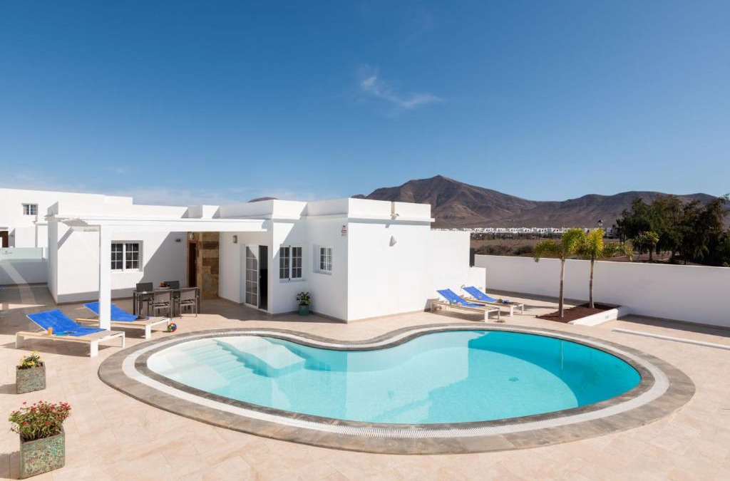 Playa Blanca Villa | VILLA ALAY by Buenavilla