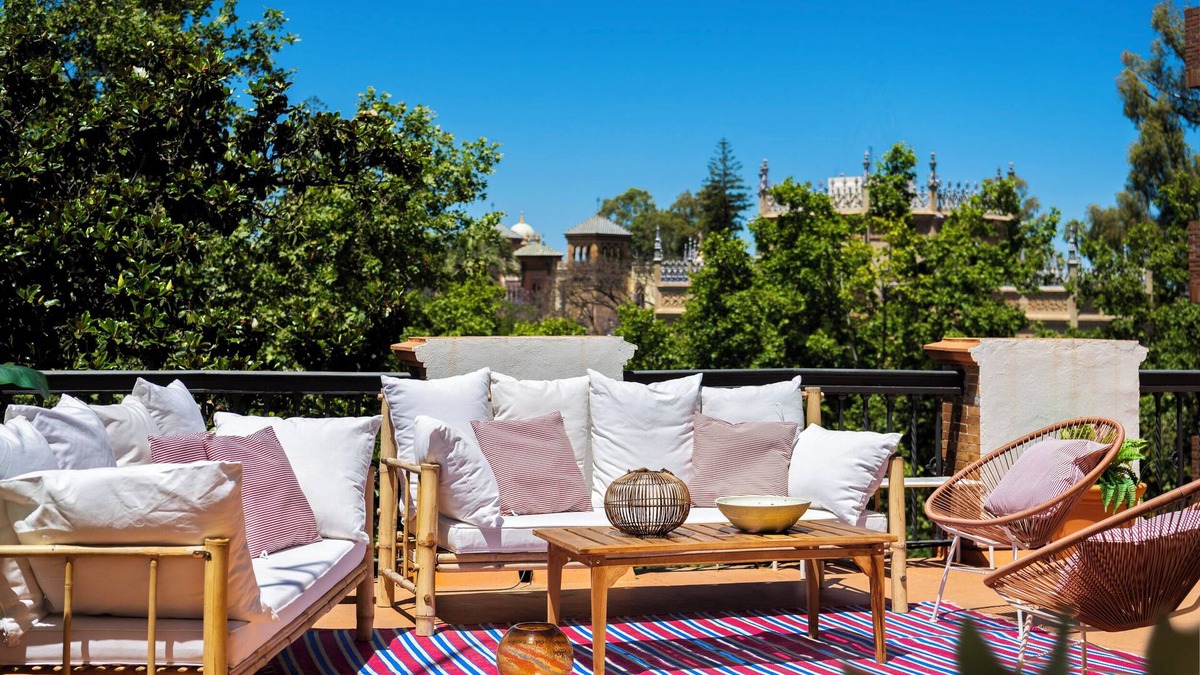 Sur Ski Chalet | Villa Alfonso, Luxurious restored palace house next to Plaza de España.