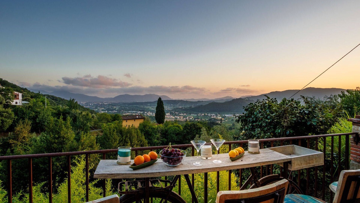 Nozanno Villa | Villa Alice, panoramic stone farmhouse to sleep 10 with pool in Lucca