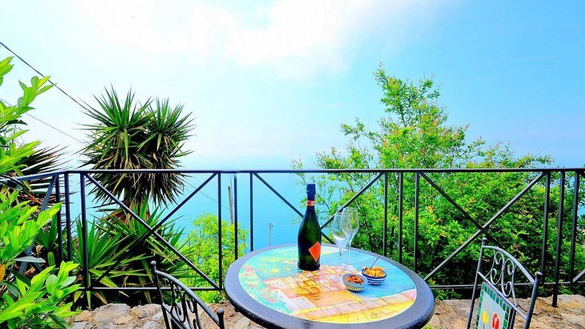 San Michele House | Villa Almerina: An elegant and welcoming three-story independent house which faces the sun and the sea, with Free WI-FI.