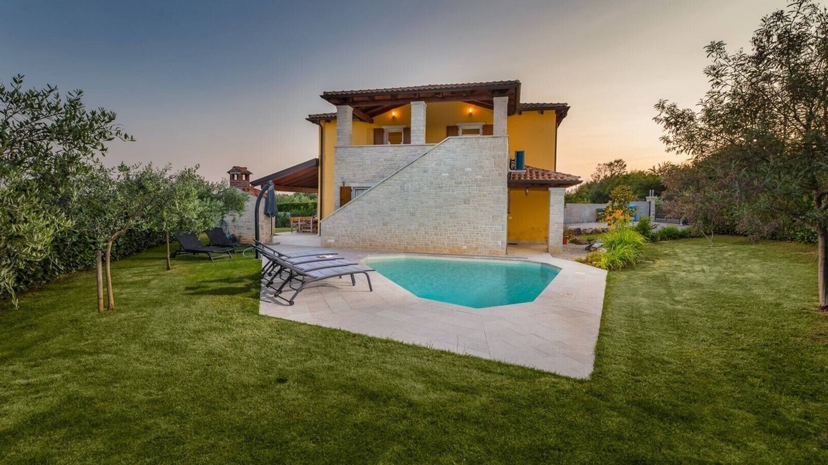 Susnjici Villa | Villa Amalija, a holiday home with a heated pool