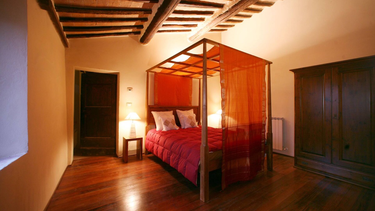 Brenna Apartment | Villa Amedeo apartment Giotto 15 km from Siena