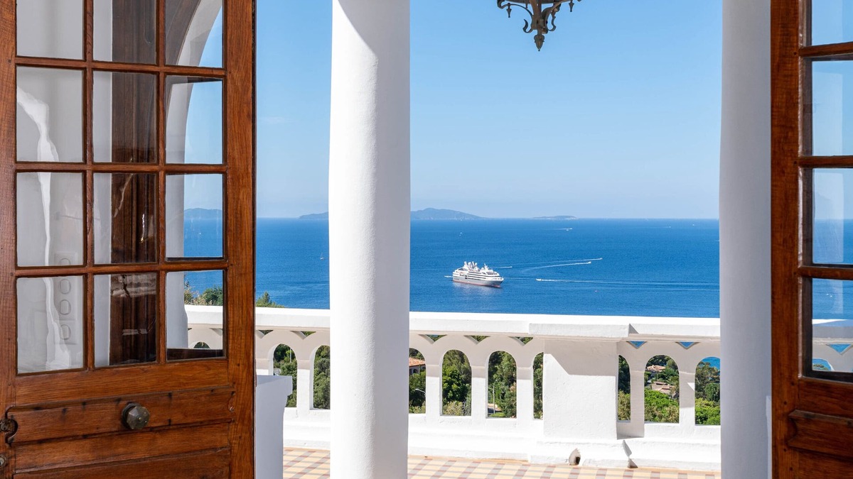 Le Rayol Villa | VILLA AMICITIA, LE RAYOL, FABULOUS SEA VIEW, SHOPS AND BEACH ON FOOT