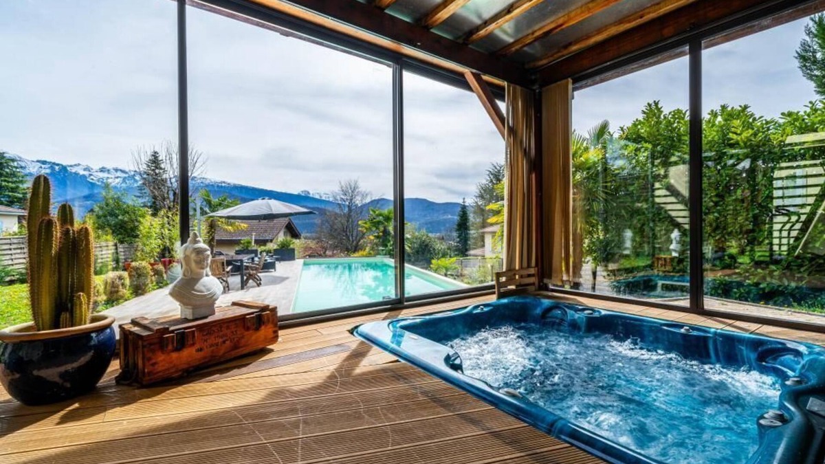Corenc Apartment | Villa Amot | Swimming pool, Jacuzzi, mountain view terrace