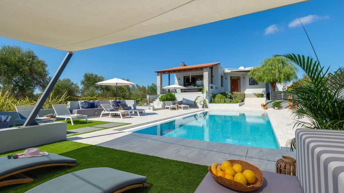 Pitharion Villa | Villa Ampelaki, premium 5 bdr villa with heated pool
