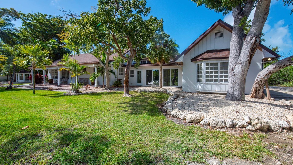 Sugarloaf Key House | Villa and Guest House of Pelico Palms