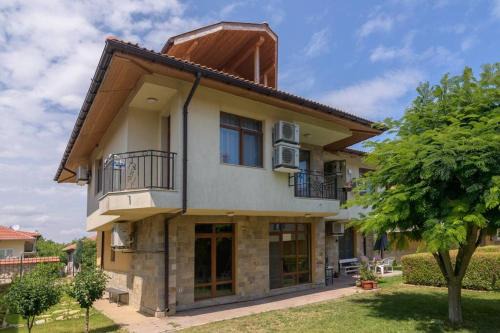 Kamen Bryag Villa | Villa and remote office "Penkov"