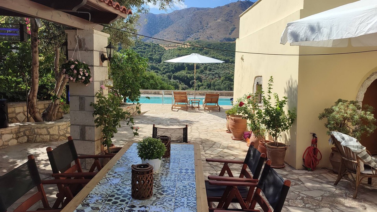 Kournas Villa | Villa Andreas with private swimming pool and spacious courtyard!