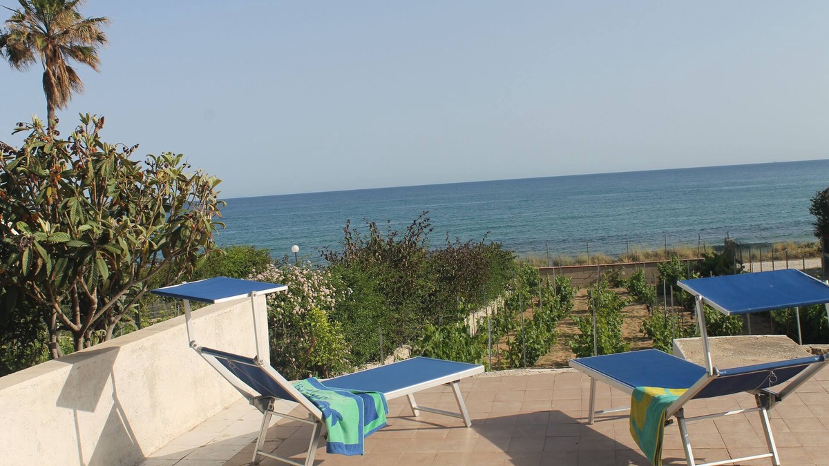 Marina di Modica House | "Villa Angela", a terrace overlooking the sea.